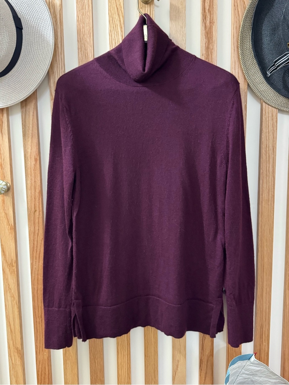 Banana Republic 100% Merino Wool Turtleneck Sweater – Medium